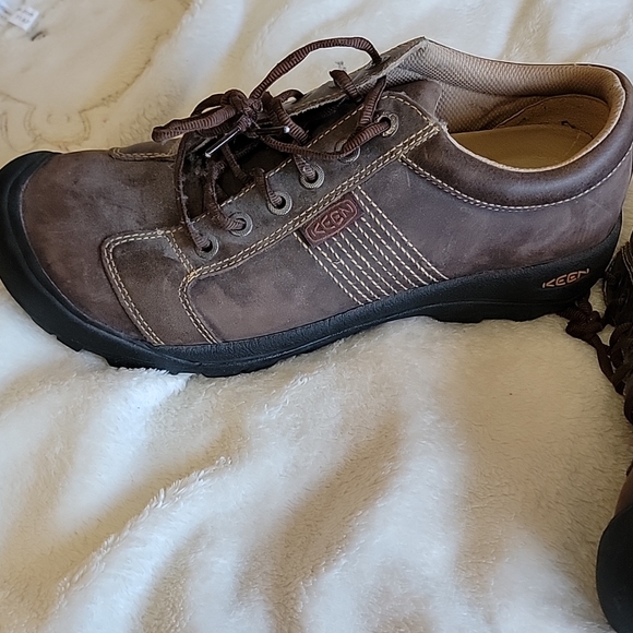 Size 12 practically brand new keen - Picture 3 of 4